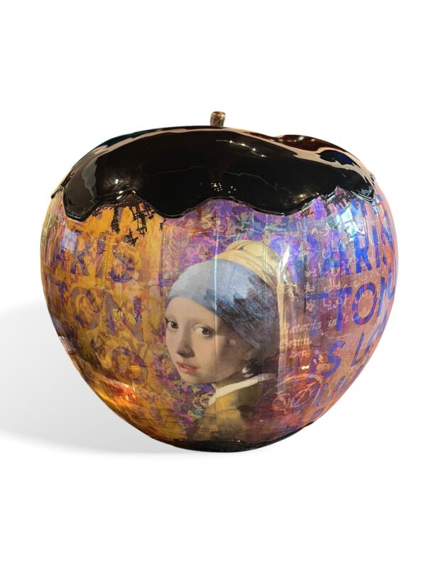 Apple Vermeer Black, 2023 James Chiew